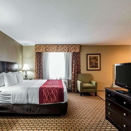 Comfort Inn & Suites Kansas City Downtown Экстерьер фото