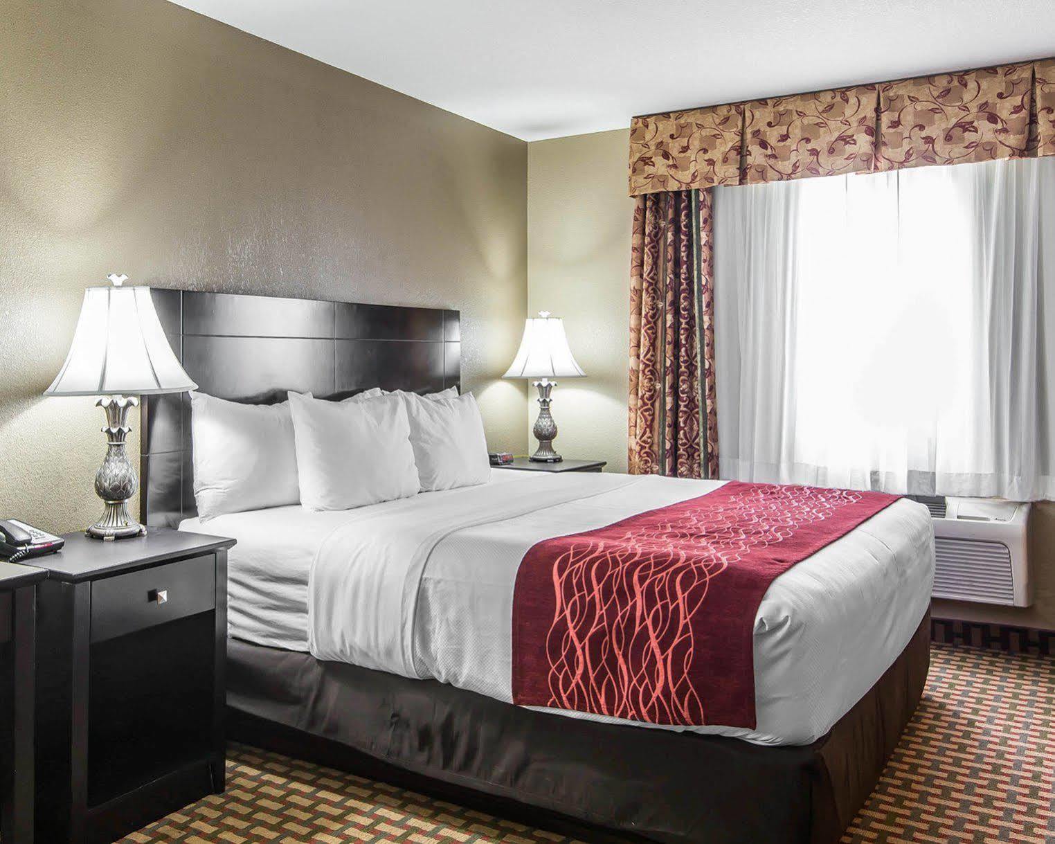 Comfort Inn & Suites Kansas City Downtown Экстерьер фото