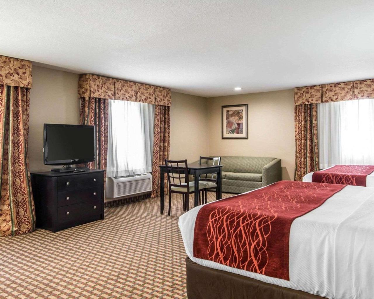 Comfort Inn & Suites Kansas City Downtown Экстерьер фото