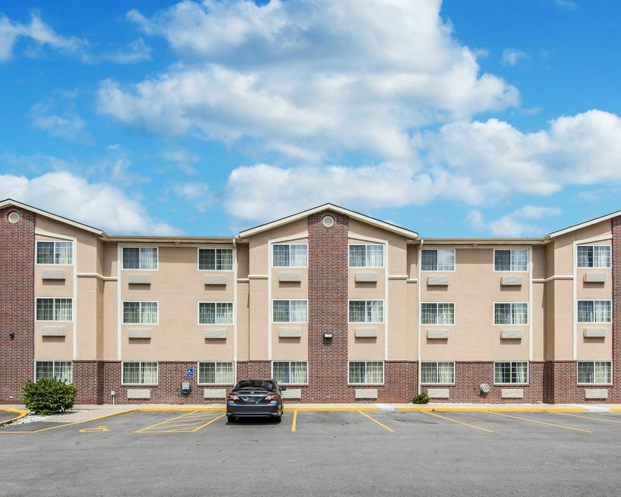 Comfort Inn & Suites Kansas City Downtown Экстерьер фото