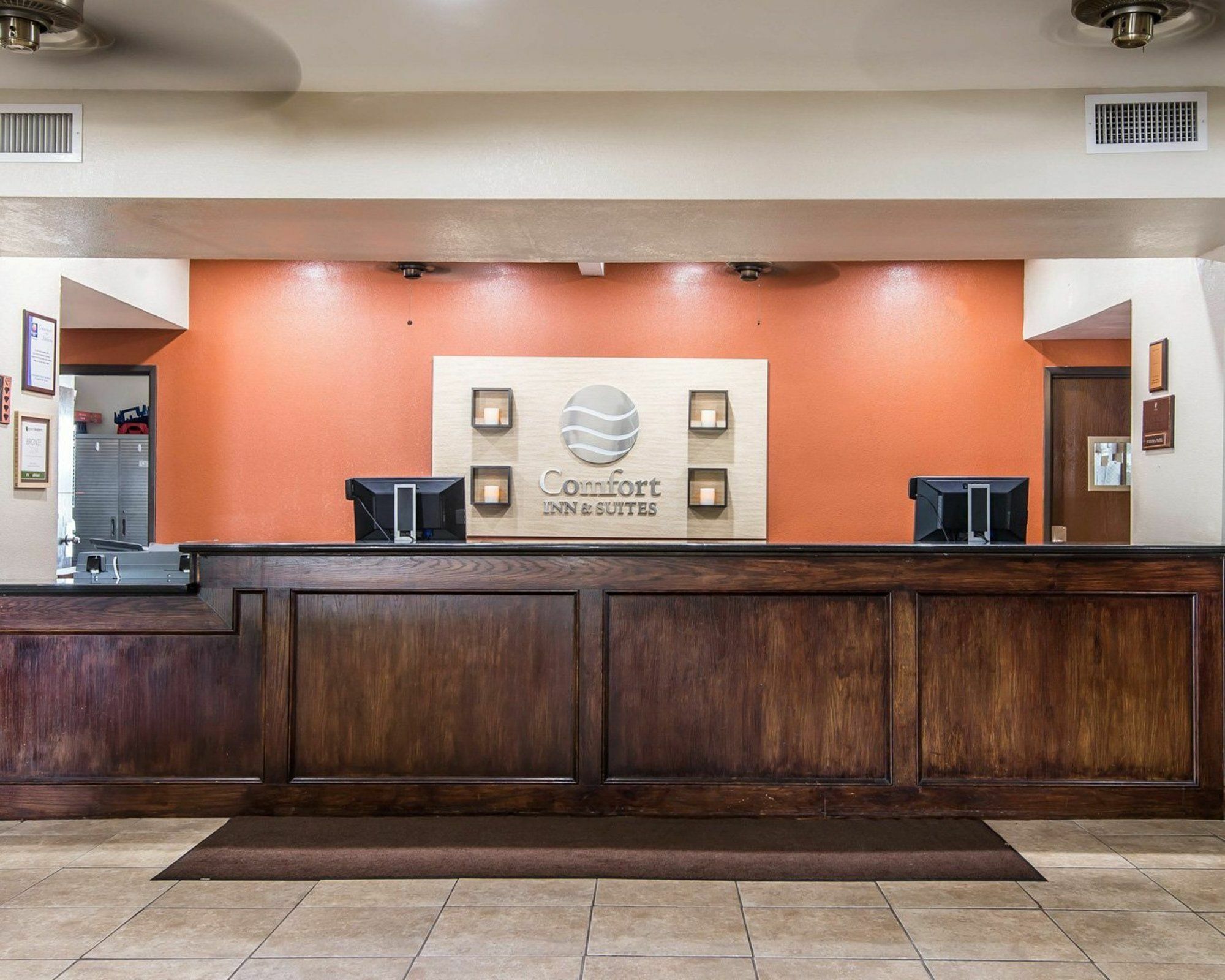 Comfort Inn & Suites Kansas City Downtown Экстерьер фото