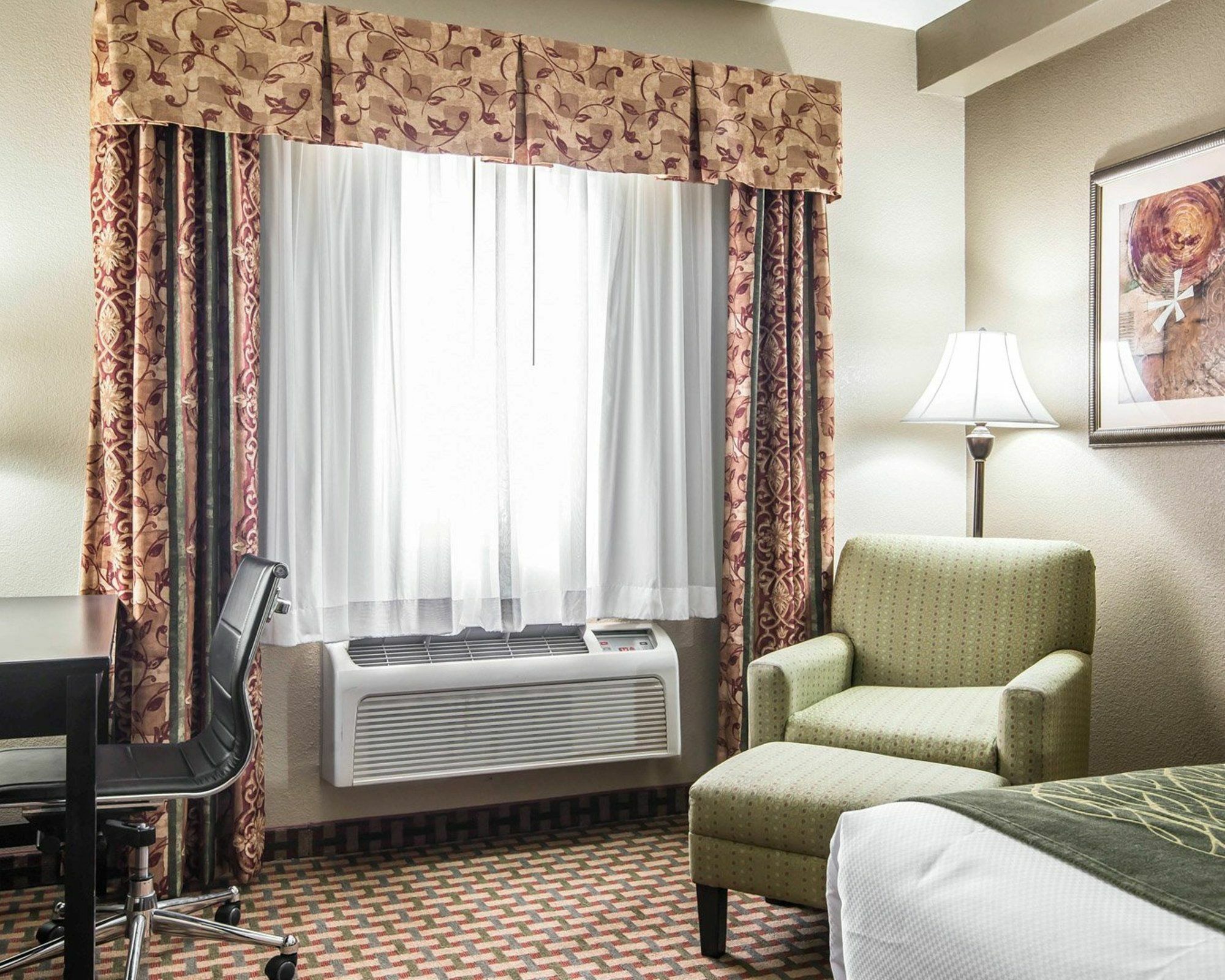 Comfort Inn & Suites Kansas City Downtown Экстерьер фото