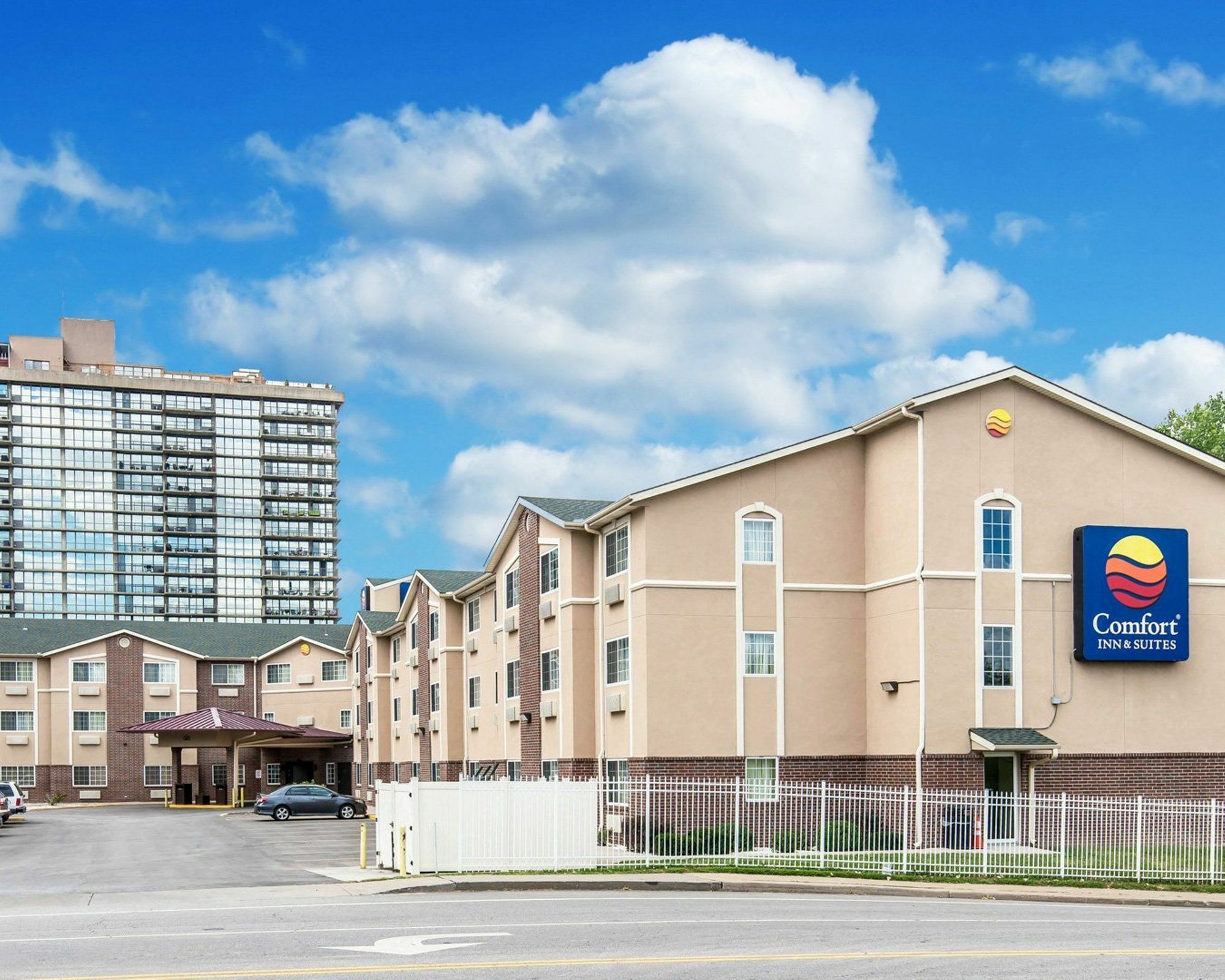 Comfort Inn & Suites Kansas City Downtown Экстерьер фото