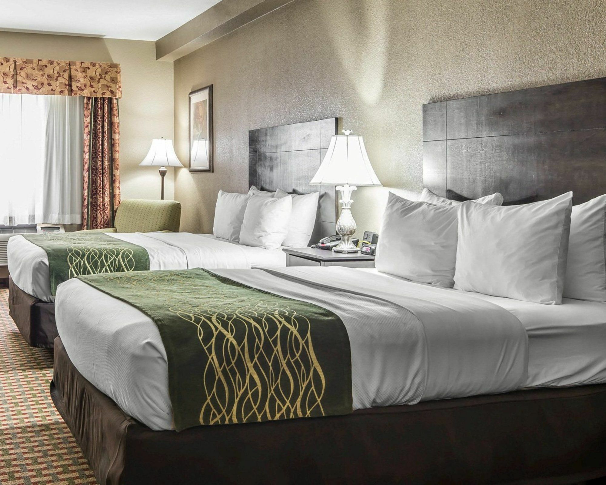 Comfort Inn & Suites Kansas City Downtown Экстерьер фото