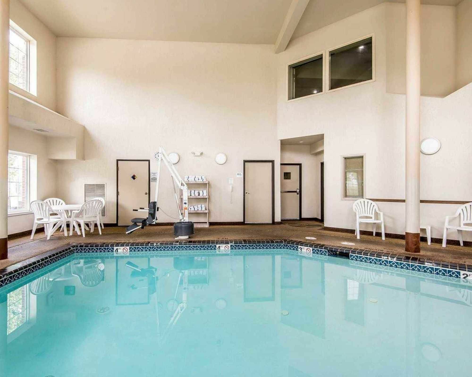 Comfort Inn & Suites Kansas City Downtown Экстерьер фото
